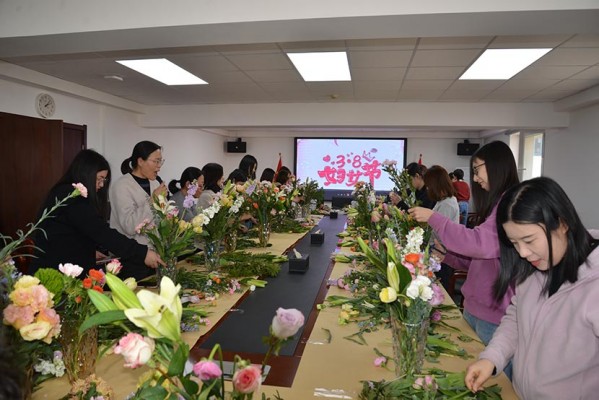 球王会（中国）公司工会举办 “春暖花开·诗情花艺”妇女节插花活动